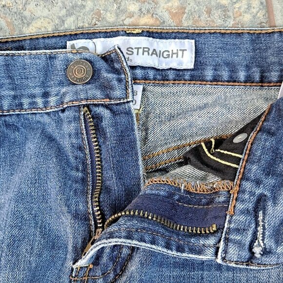 B by Bullhead 28x30 Men’s Straight Leg Denim Jeans Medium Blue Wash - Picture 10 of 11